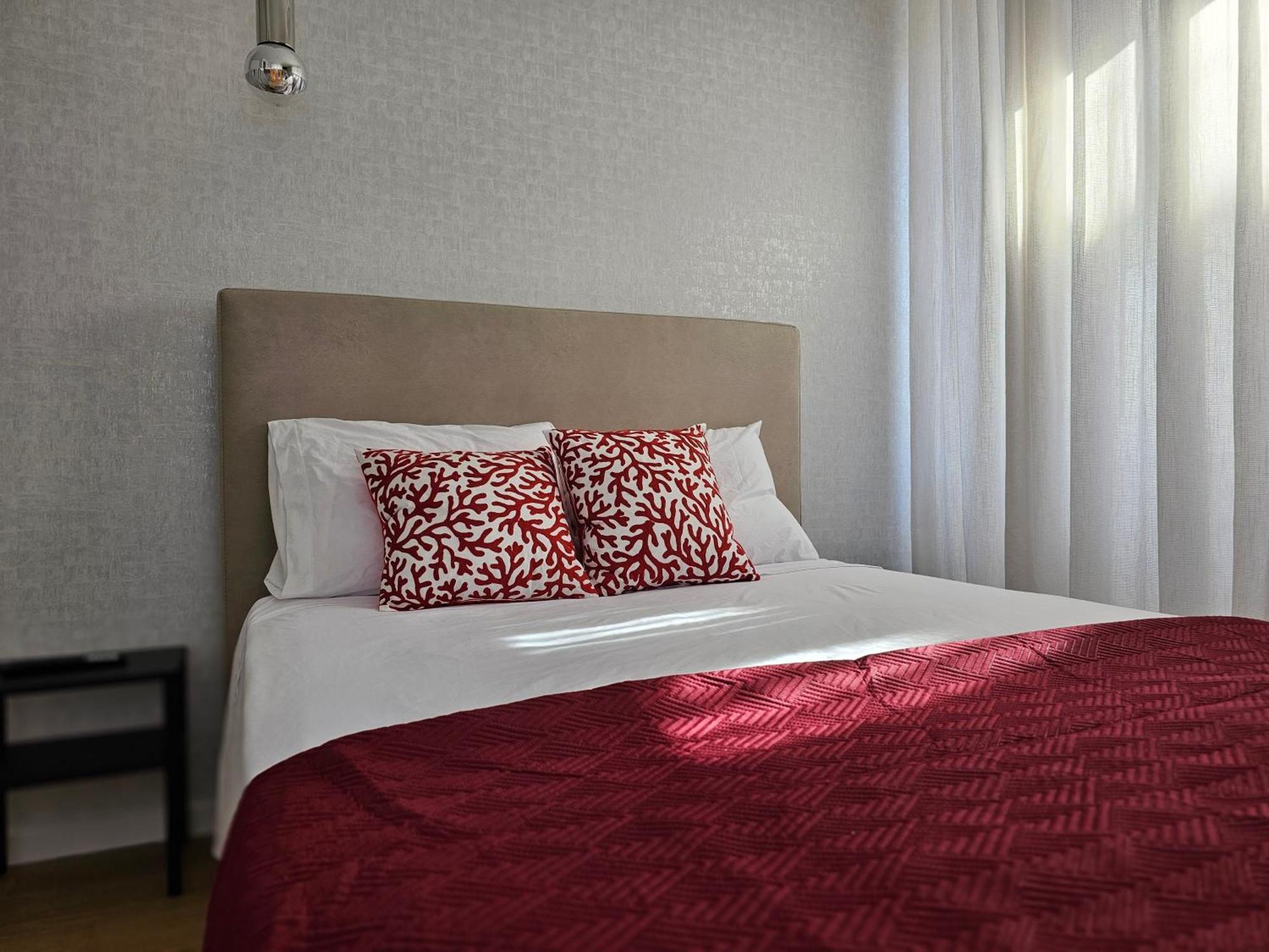 Surfsoul Guesthouse - Bed And Breakfast Пениши Экстерьер фото