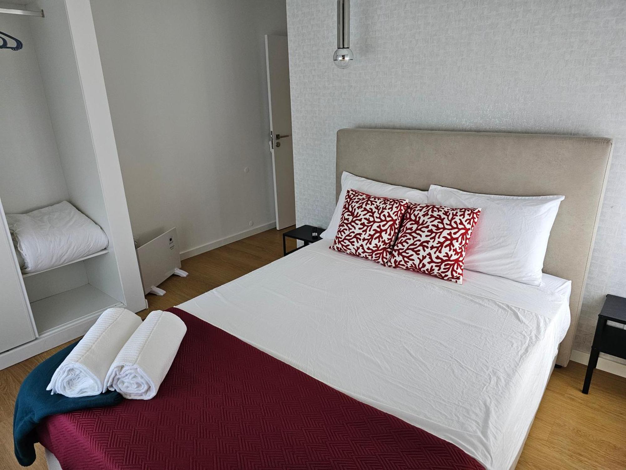 Surfsoul Guesthouse - Bed And Breakfast Пениши Экстерьер фото